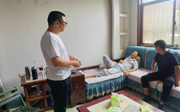 真節能公司熱情慰問患病村民 真節能公司熱情慰問患病村民